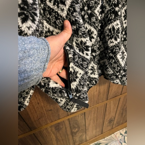 Vintage Helly Hansen Black & White Snowflake Fleece W/zip Closure Jacket Sz S - Picture 3 of 10